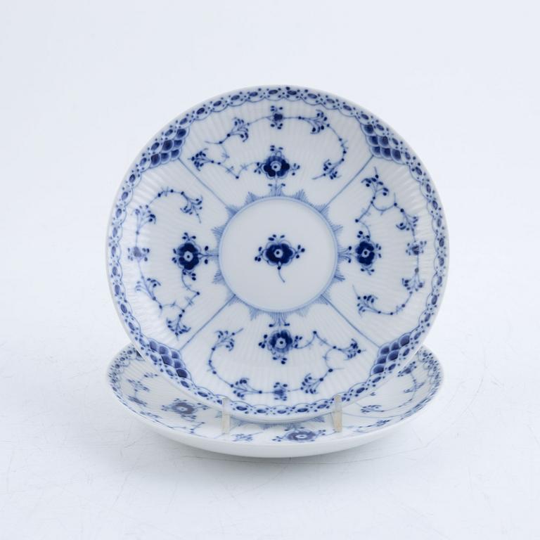 Royal Copenhagen, coffee and tea service, porcelain, "Musselmalet", half-lace, 38 pieces. Denmark.