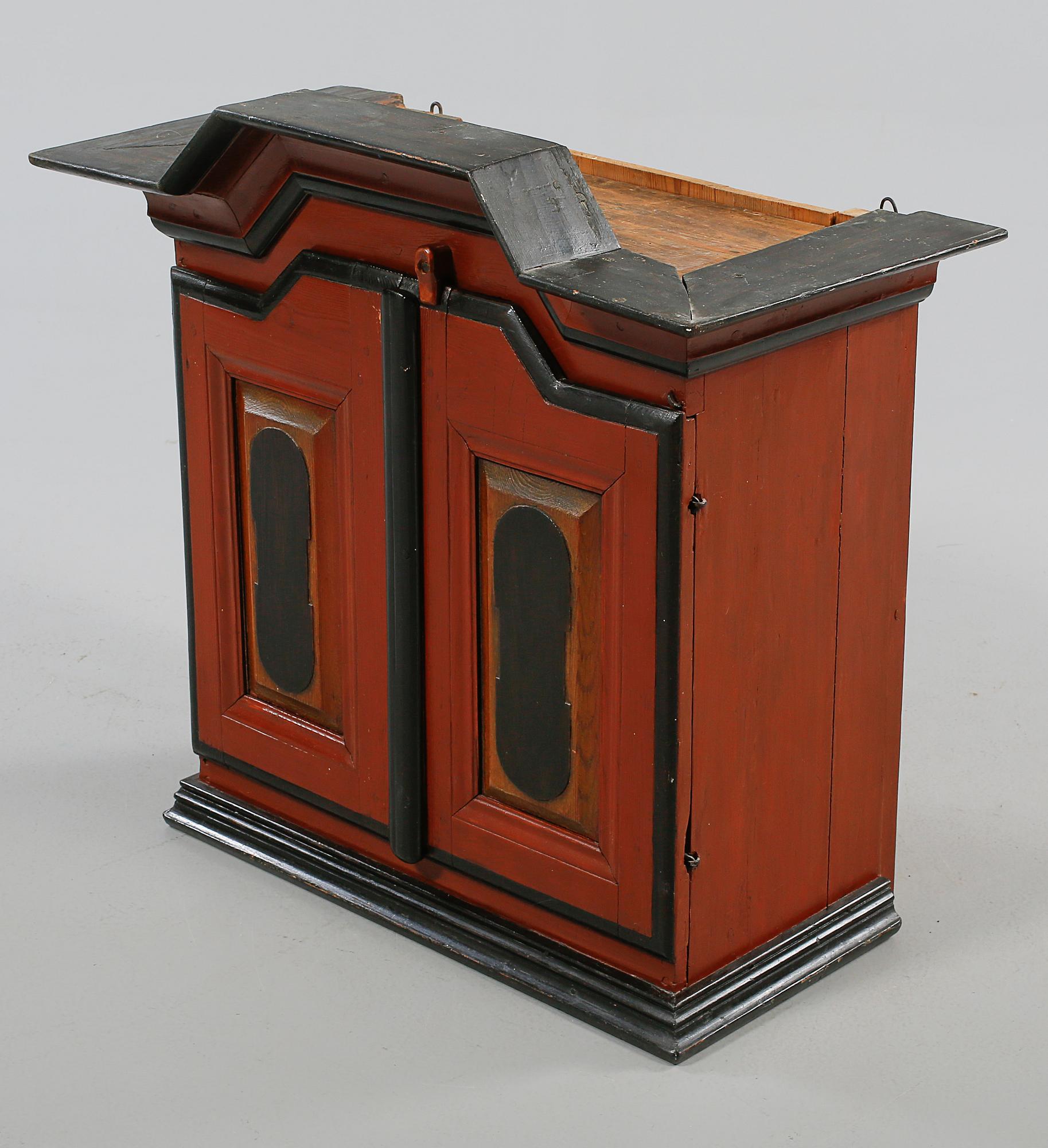 VÄGGSKÅP, 1800-tal.