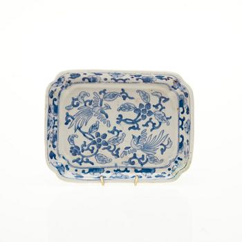 VATI, posliinia, Ming-tyyli, Kiina 1800-luku ja MALJOJA, 2 kpl, posliinia Kiina 1800-luku.