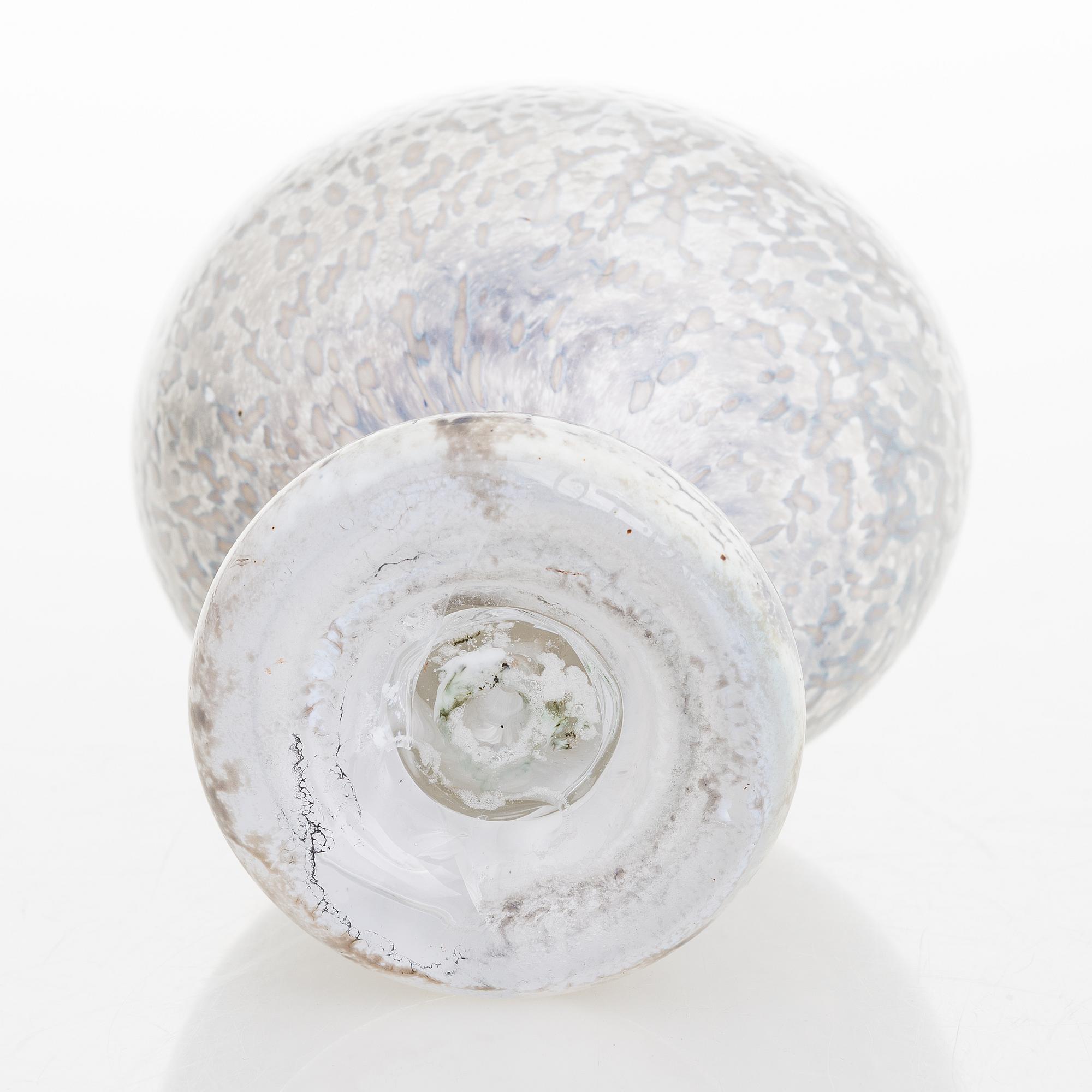 OIVA TOIKKA, a glass sculpture signed O. Toikka Nuutajärvi.