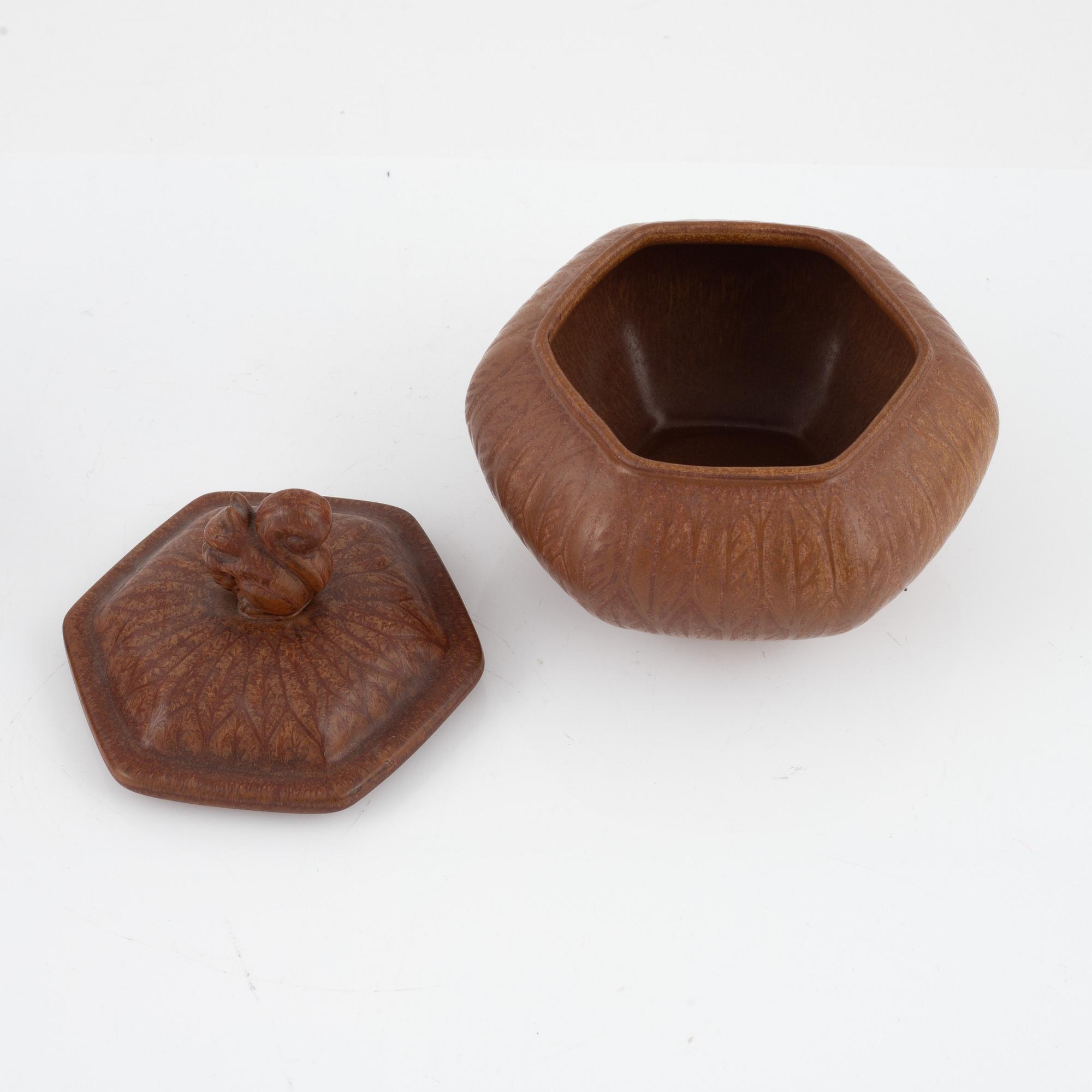 Gunnar Nylund, a teapot and a bowl with cover, Rörstrand.