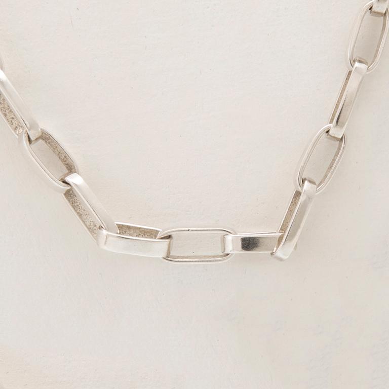 A silver necklace by Sven-Erik Högberg, Gothenburg 1990.