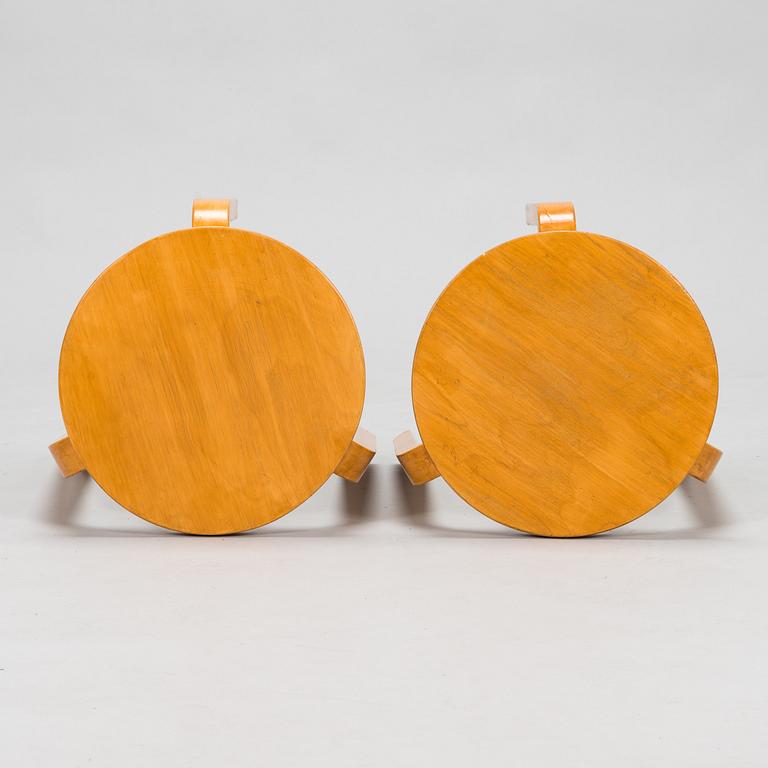 Alvar Aalto, a mid-20th century '85' table and four '60' stools for O.Y. Huonekalu-ja Rakennustyötehdas A.B.