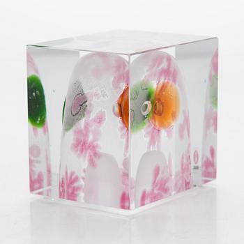 Oiva Toikka, an annual glass cube, signed Oiva Toikka, Nuutajärvi 2008 and numbered 39/2000.