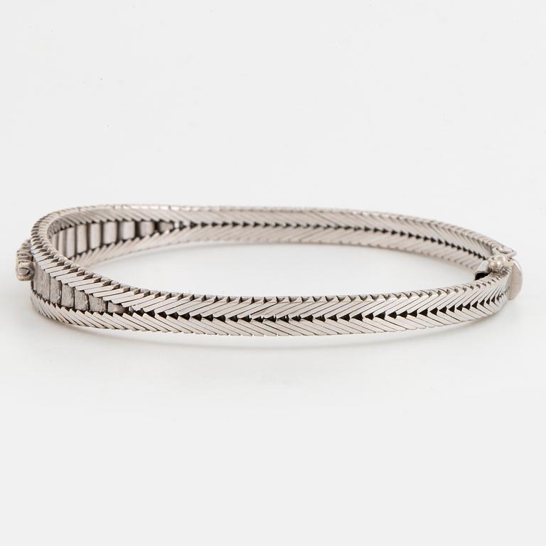 ARMBAND, 18K vitguld med 6 briljanter.