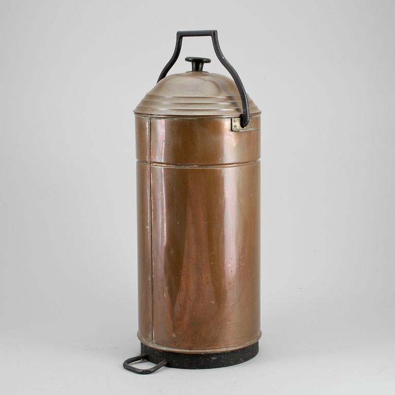 BRANDSLÄCKARE, koppar, Kaj Gudmundsen, Köpenhamn, 1900-talets första hälft.