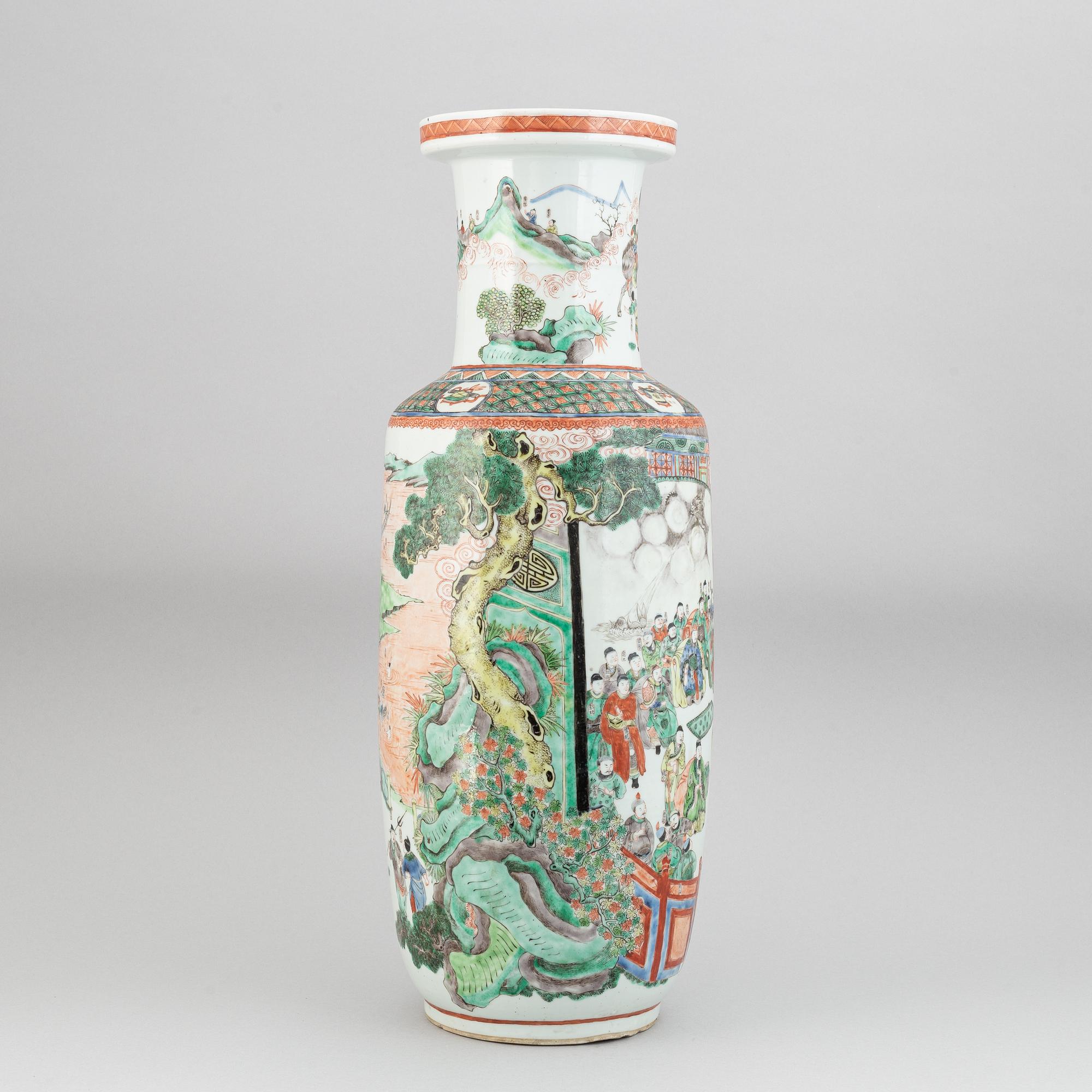 A famille verte floor vase, 20th century.