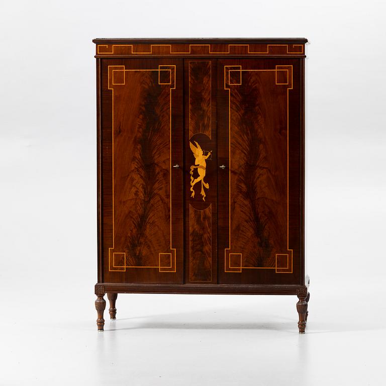 Cabinet, first half of the 20th century.