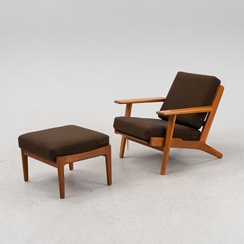 Hans J Wegner, fåtölj med fotpall, 'GE 290', Getama, Gedsted, Danmark.