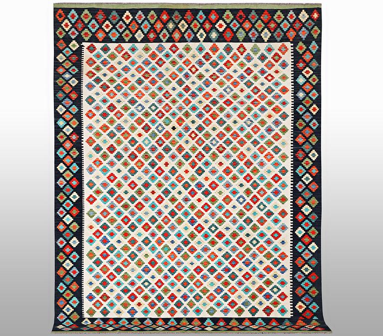 Matta kelim, ca 288 x 211 cm.