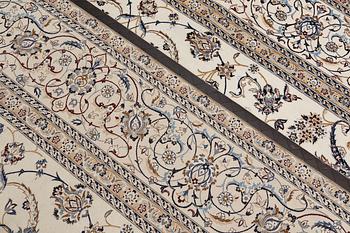 A part silk Nain carpet, so-called 6LAA, approx. 400 x 304 cm.