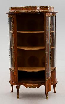 VITRINSKÅP, Louis XIV-stil, 1800-/1900-tal.