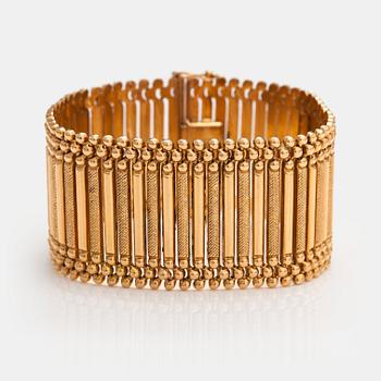 An 18K gold bracelet. Vicenza, Italy. Mid 20th century.