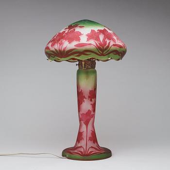 A Karl Lindeberg/ Alf Wallander Art Nouveau cameo glass table lamp, Kosta ca 1908-1914.