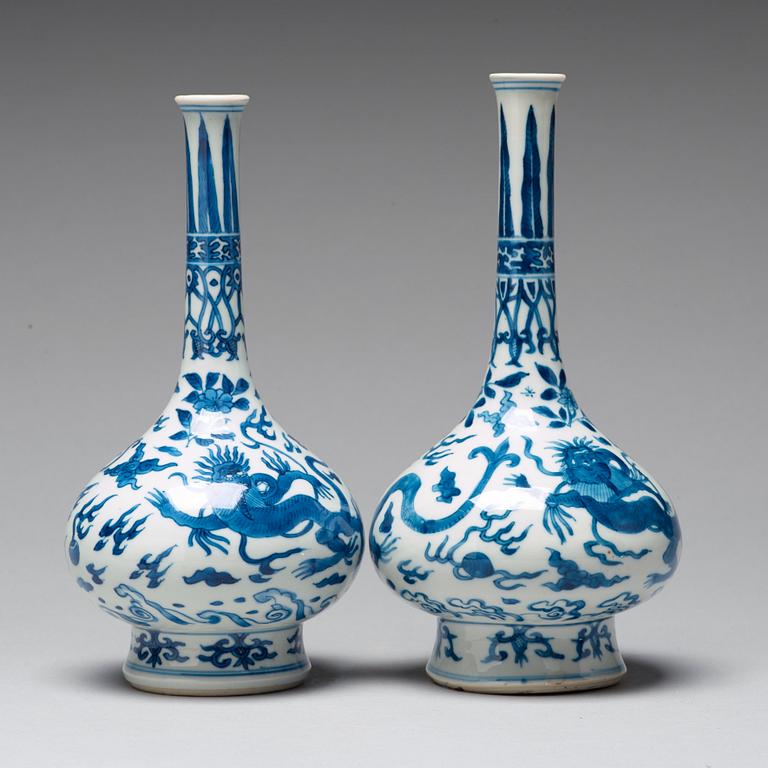 A pair of blue and white vases, Qing dynasty, Kangxi (1662-1722).