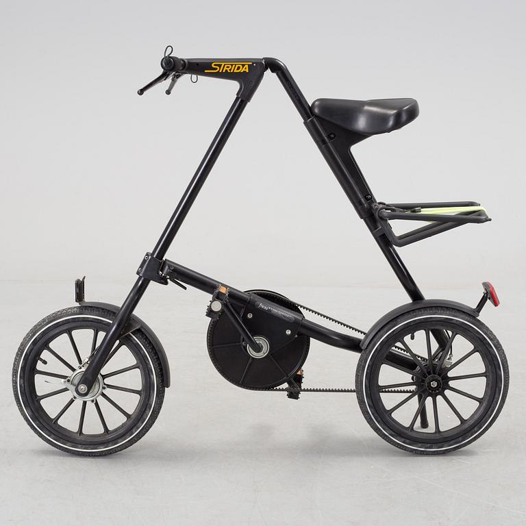 A foldable Strida bike.