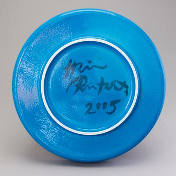 HEINI RIITAHUHTA, vati, posliinia, "Lysteri Anemone", signeerattu Heini Riitahuhta 2005.