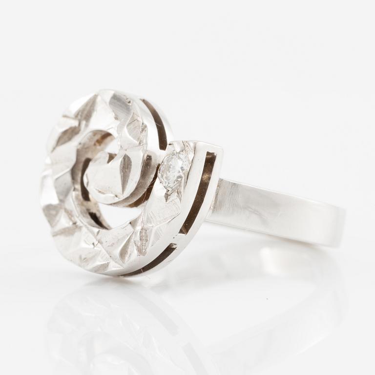 Rey Urban, ring, 18K white gold with brilliant-cut diamond 0.10 ct according to engraving. Stockholm 1977.