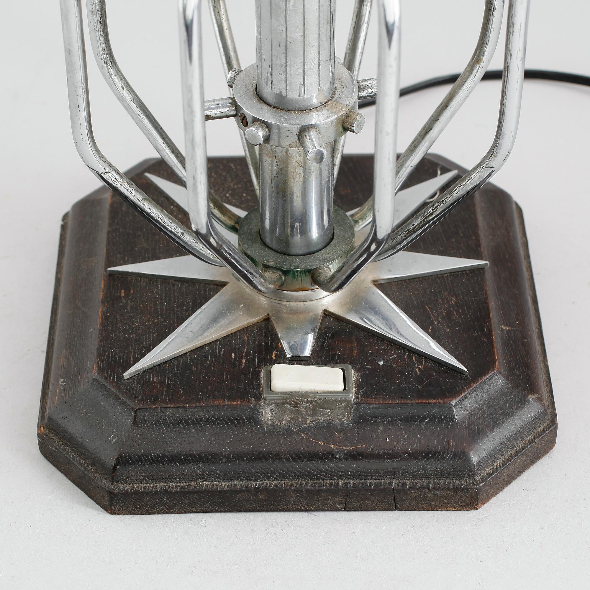 BORDSLAMPA, 1900-talets första hälft.