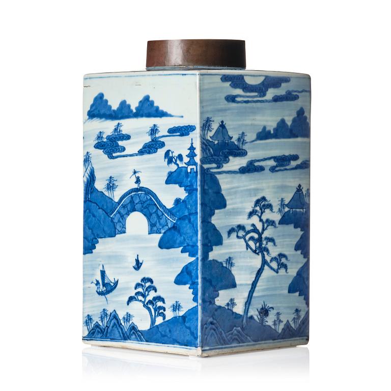 A large blue and white tea caddy, Qing dynasty, Qianlong (1736-95).