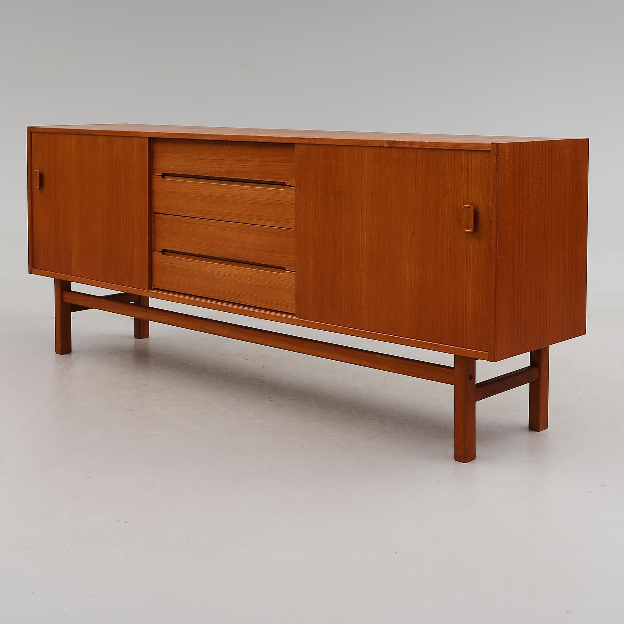 SIDEBOARD, "Arild", Nils Jonsson, Troeds, 1900-talets andra hälft.
