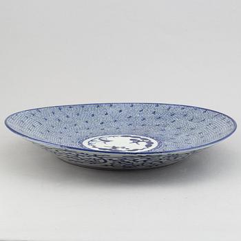 A large blue and white porcelain dish, Japan, Meiji (1868-1912).