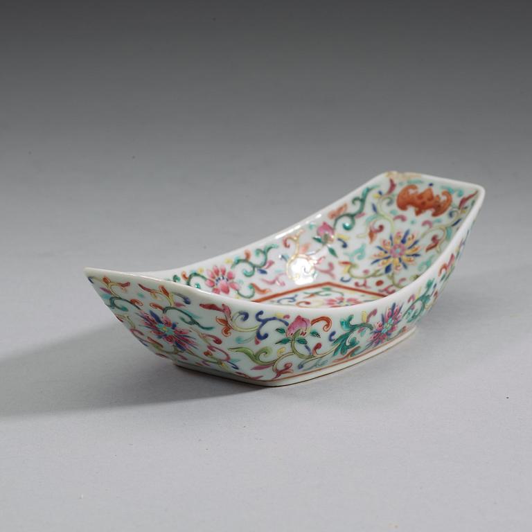 TEBÅT, porslin. Qingdynastin, Jiaqing mark and period (1796-1820).