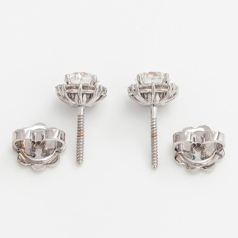 Örhängen, 18K vitguld med briljantslipade diamanter.