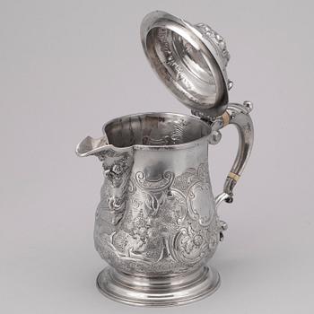 DRYCKESKANNA med snås, William Grundy London 1752/53. Totalvikt 1087 gr.