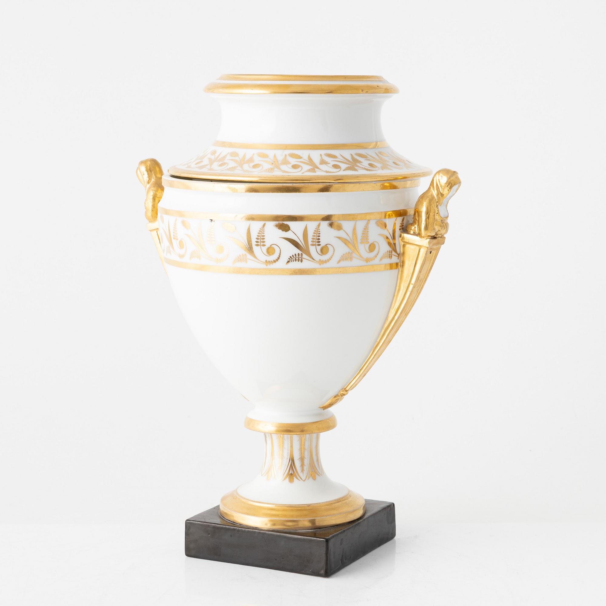 An empire style porcelain glaciere, 19th Century.