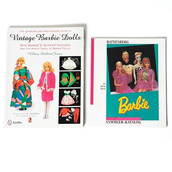 Böcker, Barbie, 16 st,  bland annat, "Barbie - her life and times" & "Barbie Fashion vol I & II".