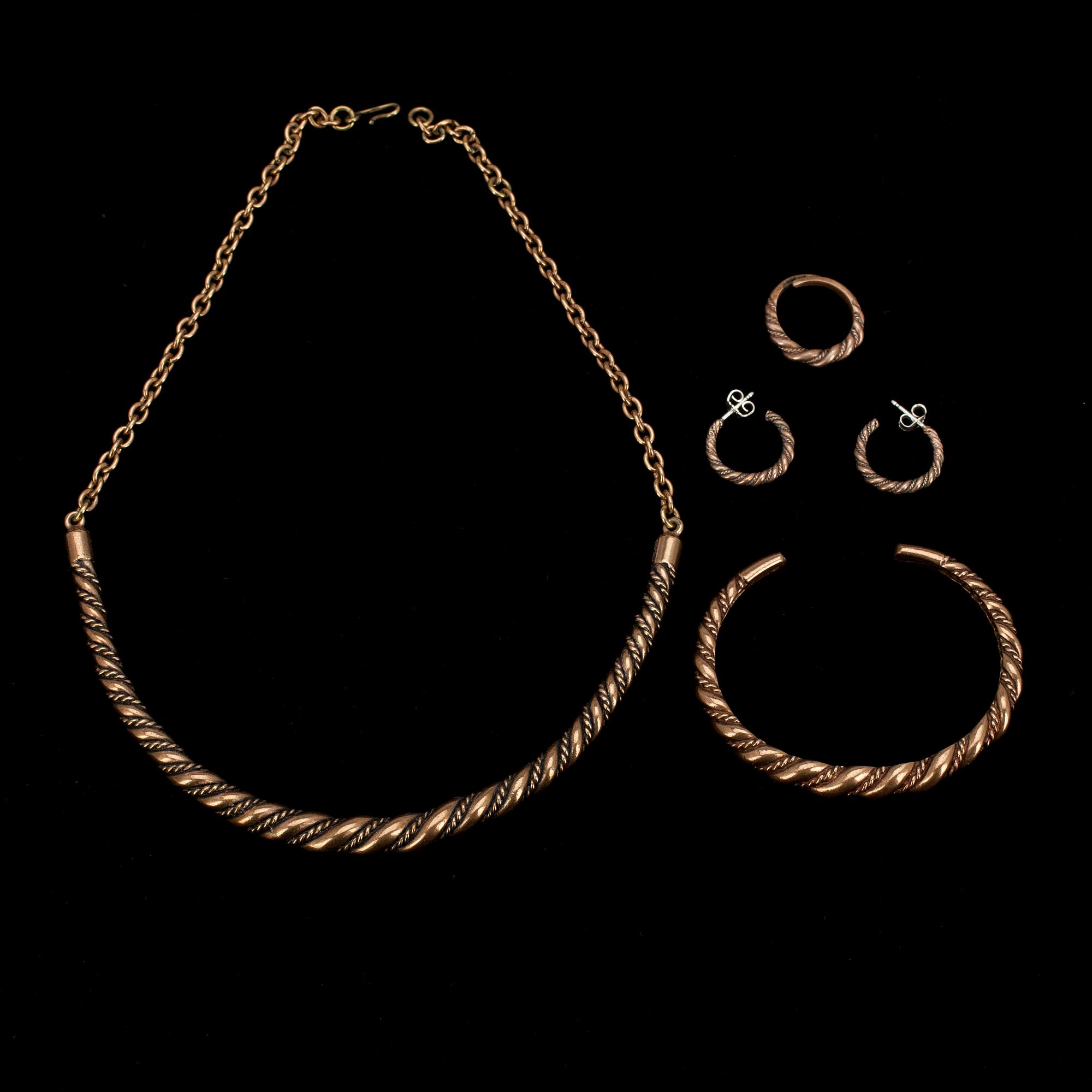 SMYCKESET, brons, Kalevala Koru 1900-talets slut.
