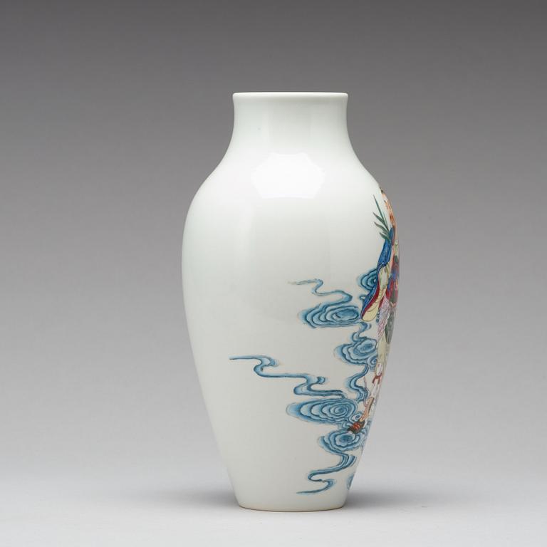 A Chinese vase, 20th Century.