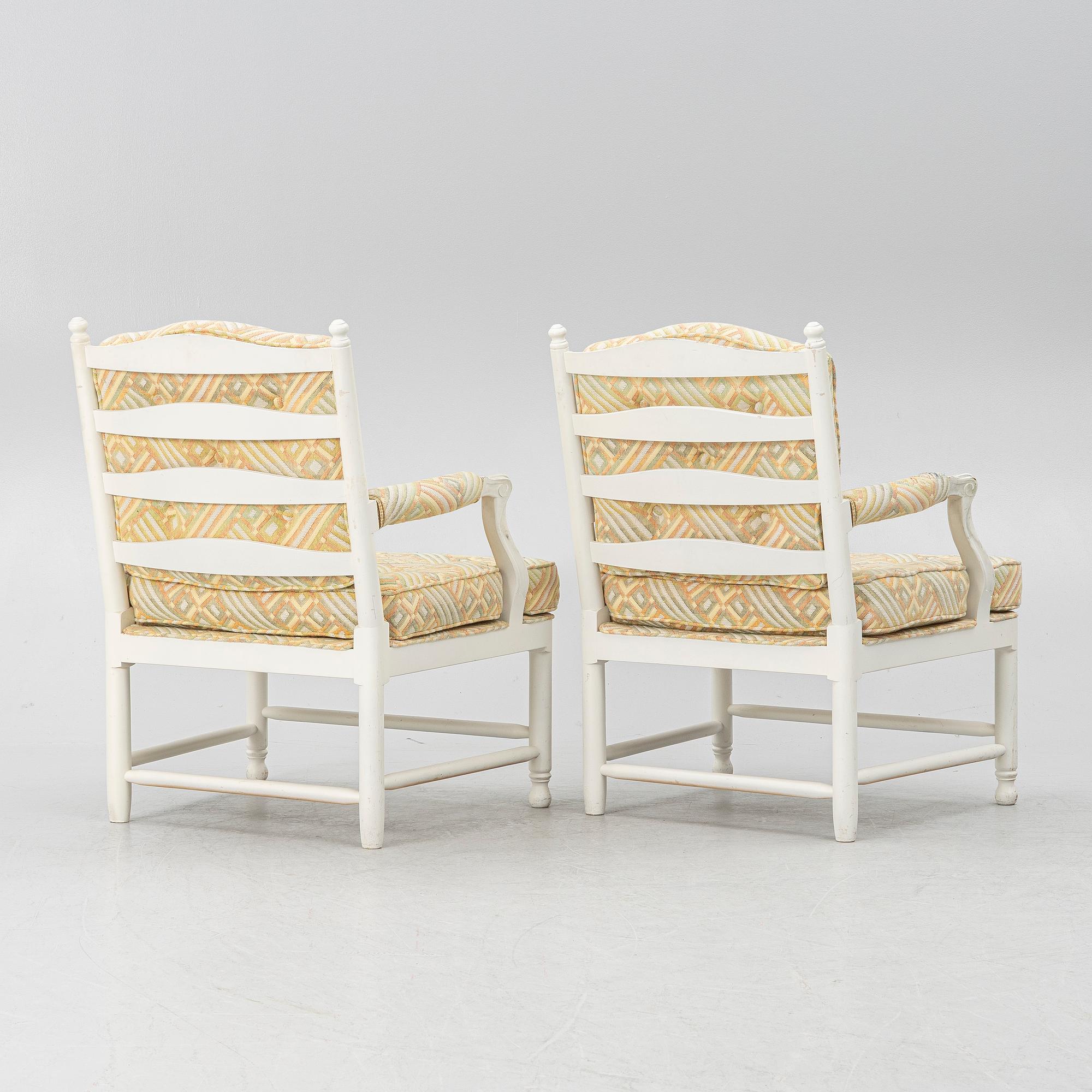 Karmstolar, ett par, sk. Gripsholmsmodell, sent 1900-tal.