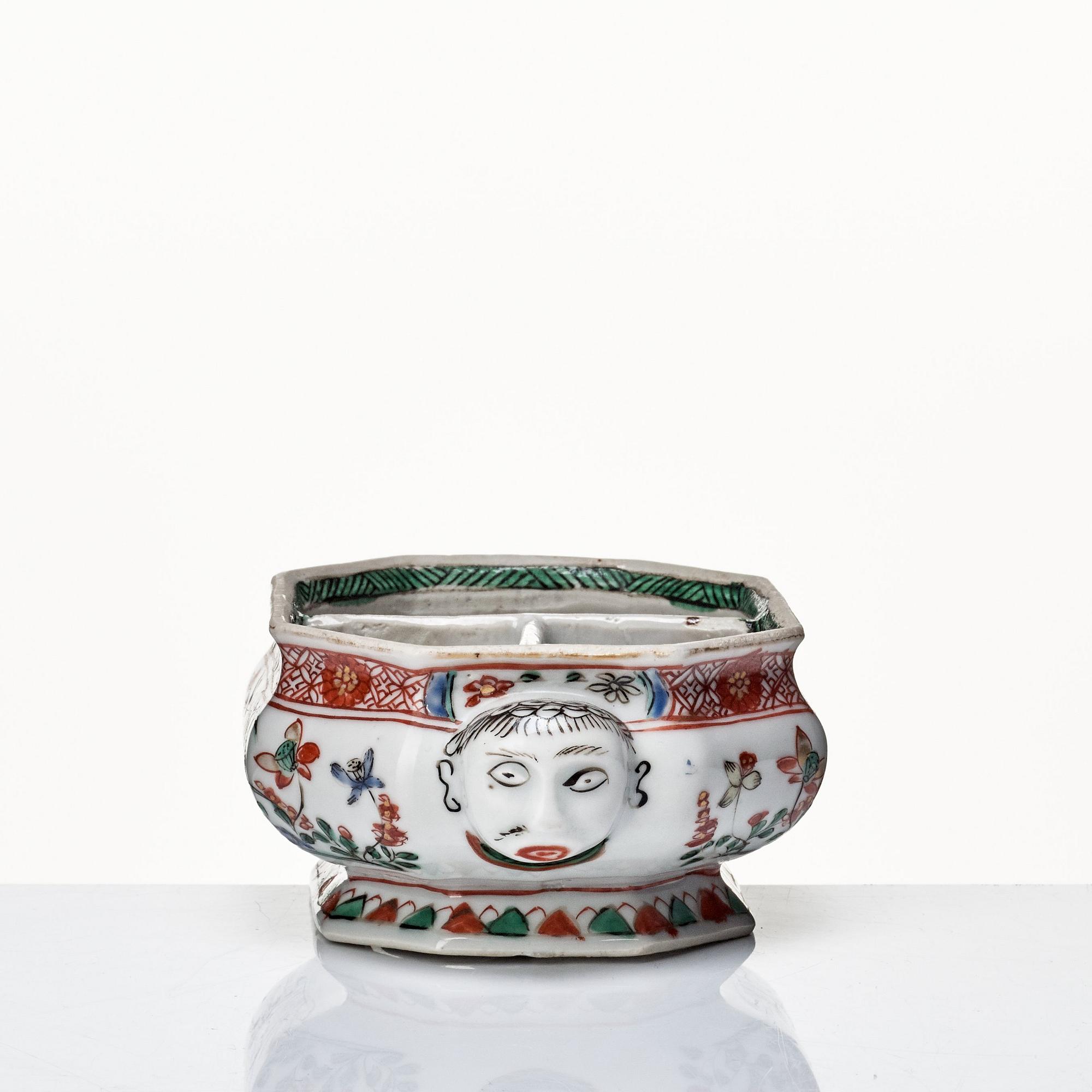 Kryddställ, porslin. Qingdynastin, Kangxi (1662-1722).