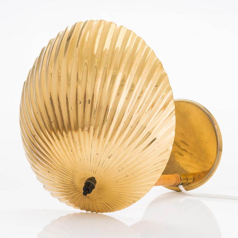 Paavo Tynell, a mid-20th century '5321' 'The Shell' table lamp for Taito/Idman.