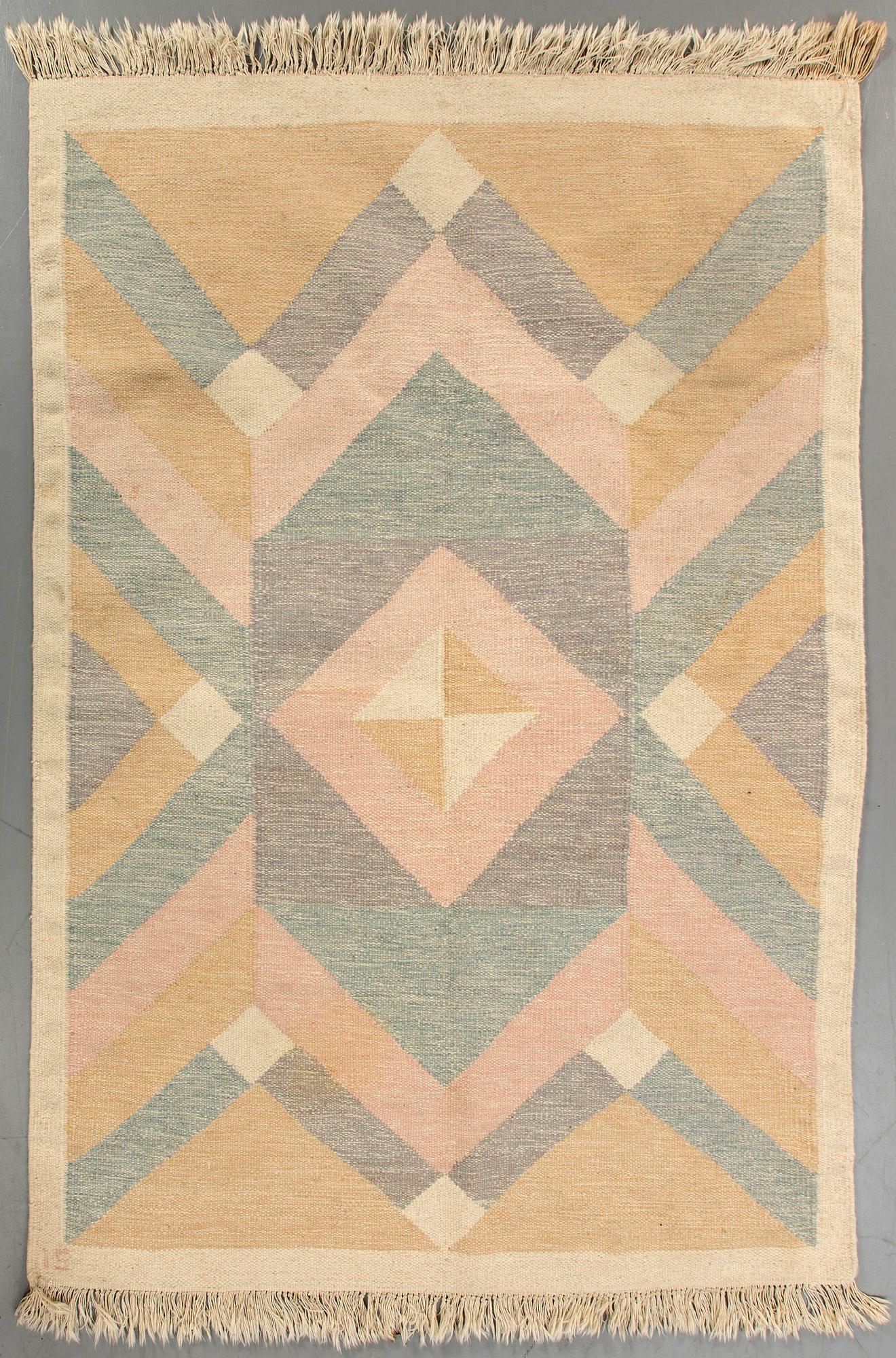 A Ingegerd Silow signed falt weave carpet ca 190 x 140 cm.