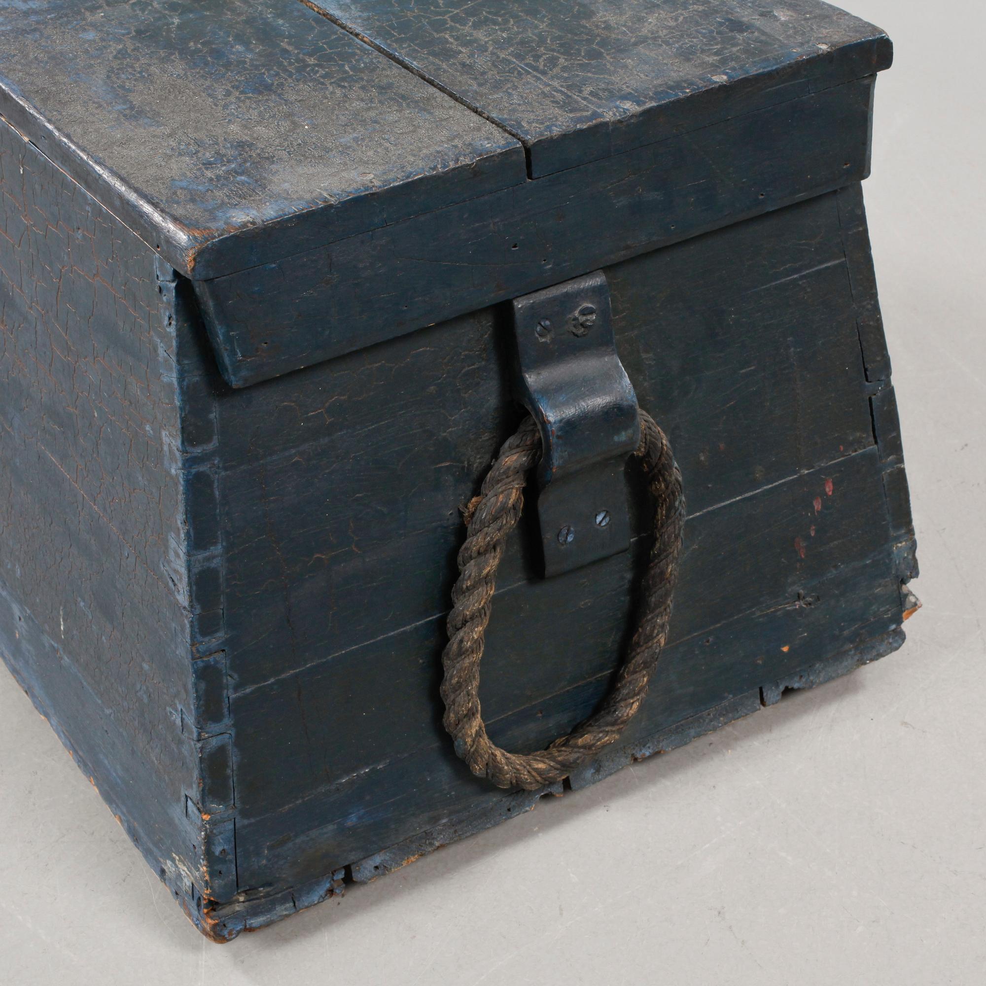A seamans chest, made around year 1900.
