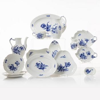 Kaffeservis, porslin, 53 delar, "Blå Blomst", Royal Copenhagen, Danmark.
