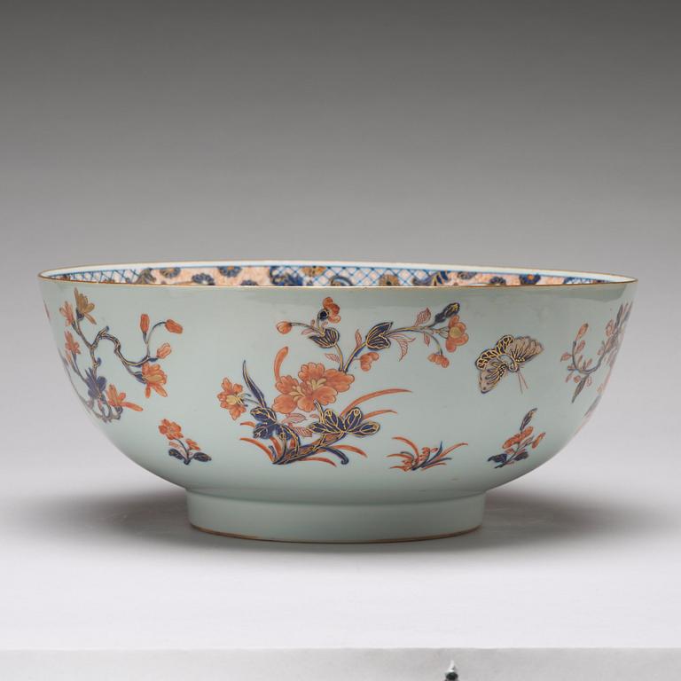 A large blue and white fish bowl/punch bowl, Qing dynasty, 18th Century.