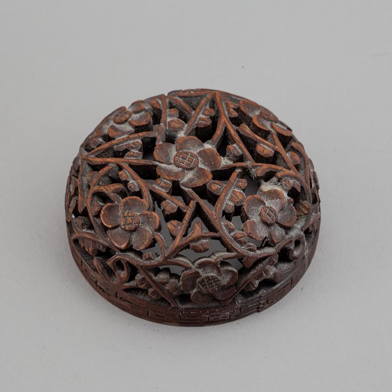 A blue and white jar, Qing dynasty, 18th Century.