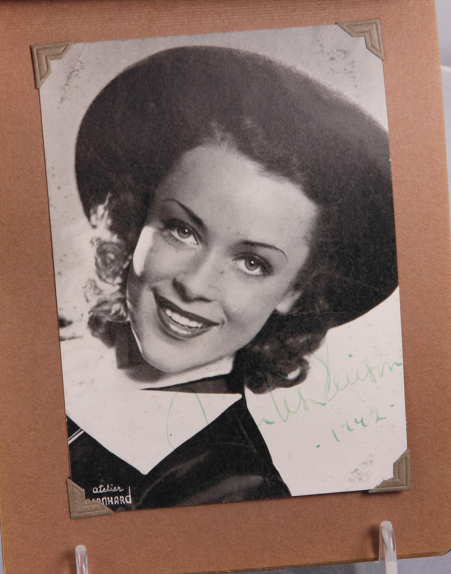 AUTOGRAFALBUM, svenska skådespelerskor. 1940-tal.