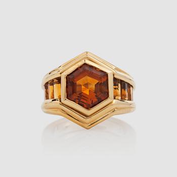 1208. A citrine, circa 4.50 cts, ring, signed David Morris.