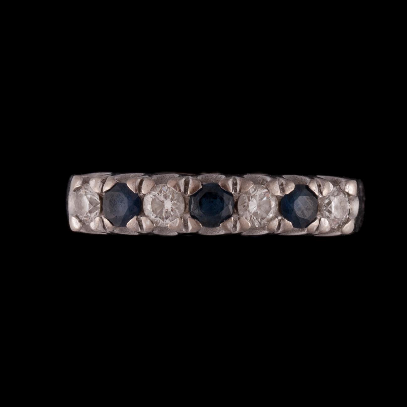 RINGAR, 2 st, 18K vitguld, diamanter och safirer. Vikt totalt ca 8,4 g.