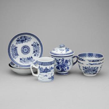 SERVISDELAR, 5 st, kompaniporslin. Qing dynastin, mestadels Jiaqing (1796-1820).