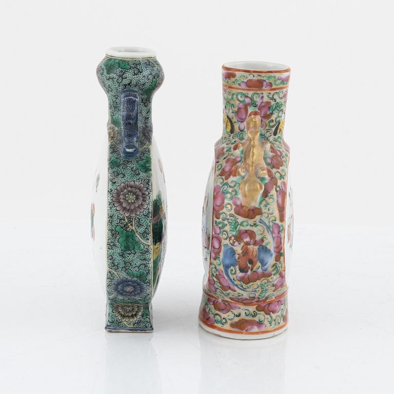 Two porcelain moon flasks, China, Qing dynasty, 19th-20th century.