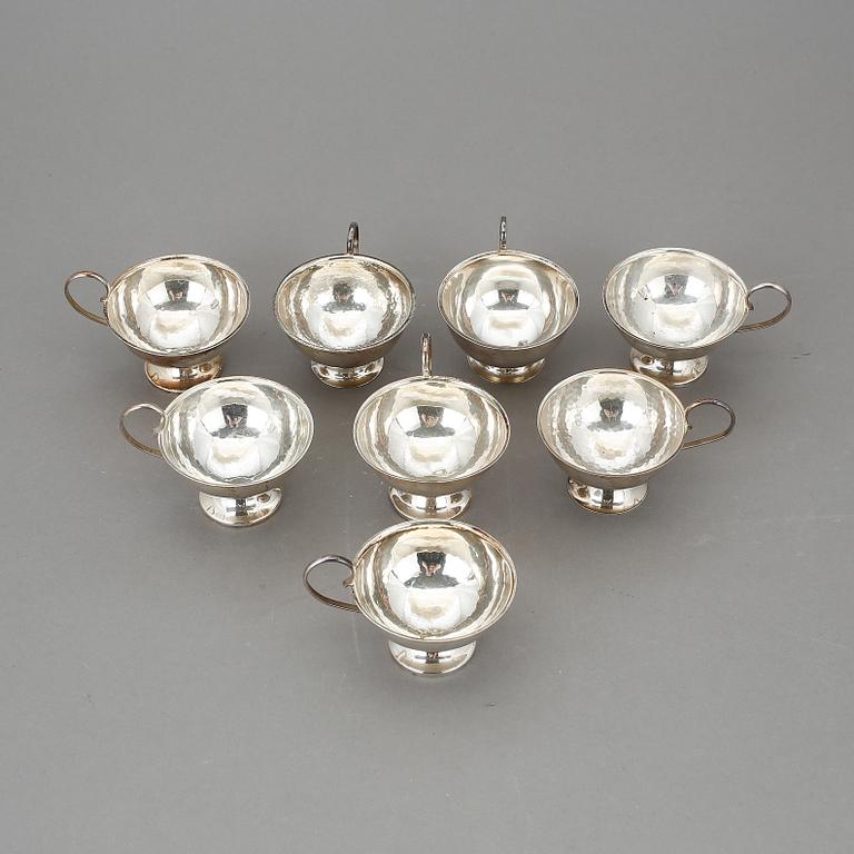 PUNSCHKOPPAR silver. 8 st. Bl a K & EC, Göteborg, 1940. Total vikt ca 240 g.