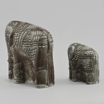 FIGURINER, 2 st, stengods, Bertil Vallien, Rörstrand, 1900-talets andra hälft.