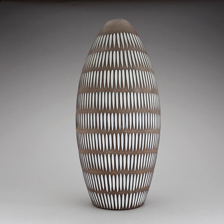 GOLVVAS, lergords, "Negro", Ingrid Atterberg, Upsala Ekeby. I produktion 1953-1958.