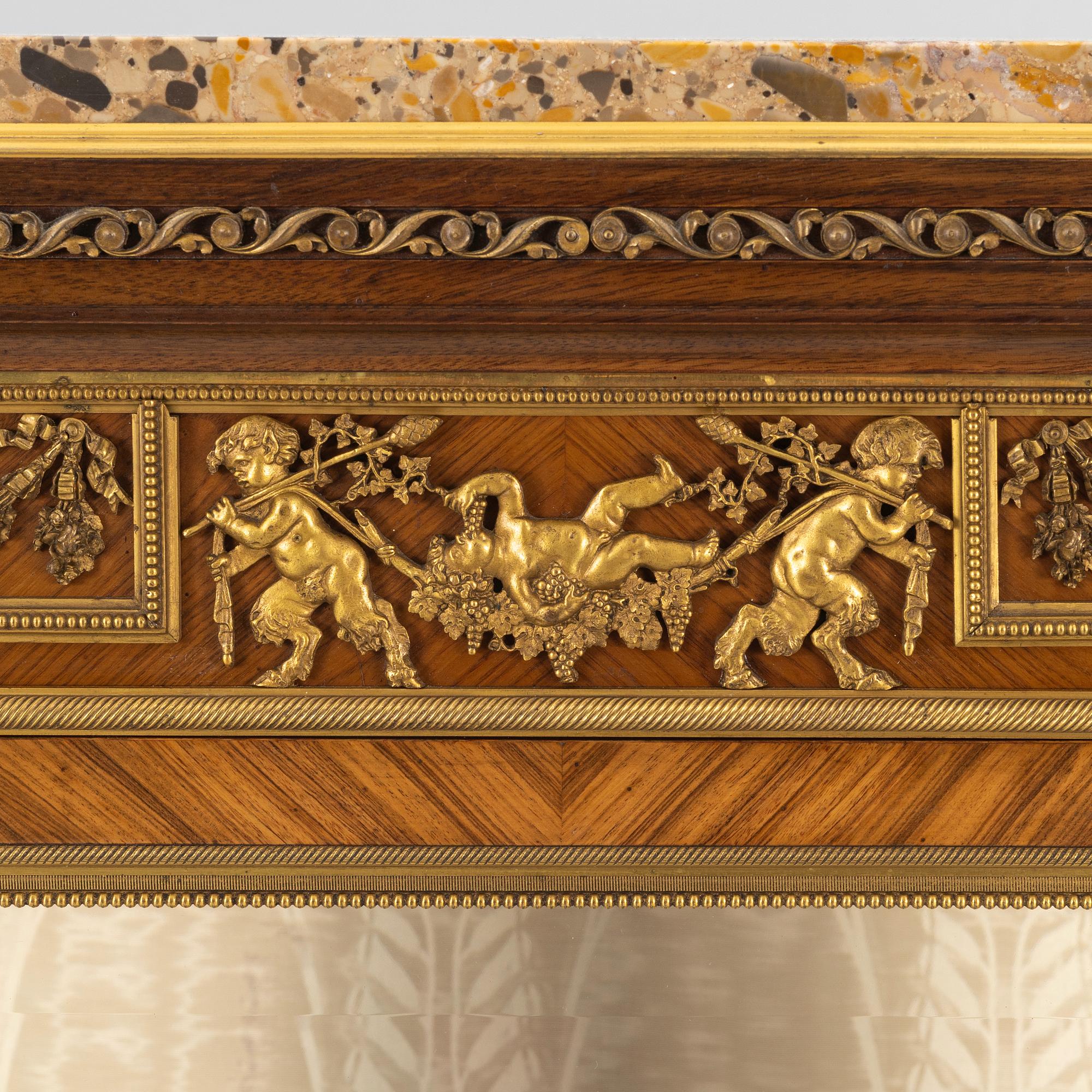 Display cabinet, Louis XV style, ca 1890-1910.